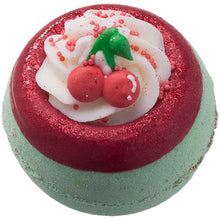 Lade das Bild in den Galerie-Viewer, Bomb Cosmetics - Cherry on the Top - Badekugel
